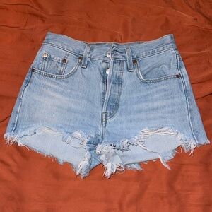 Levi’s Jean Shorts - Size 25 🩵